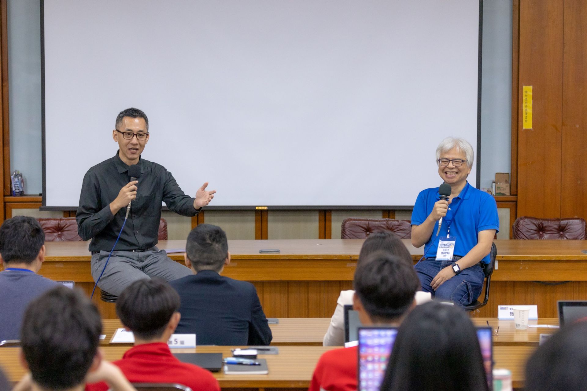 施奇廷教授與鄭國威知識長對談