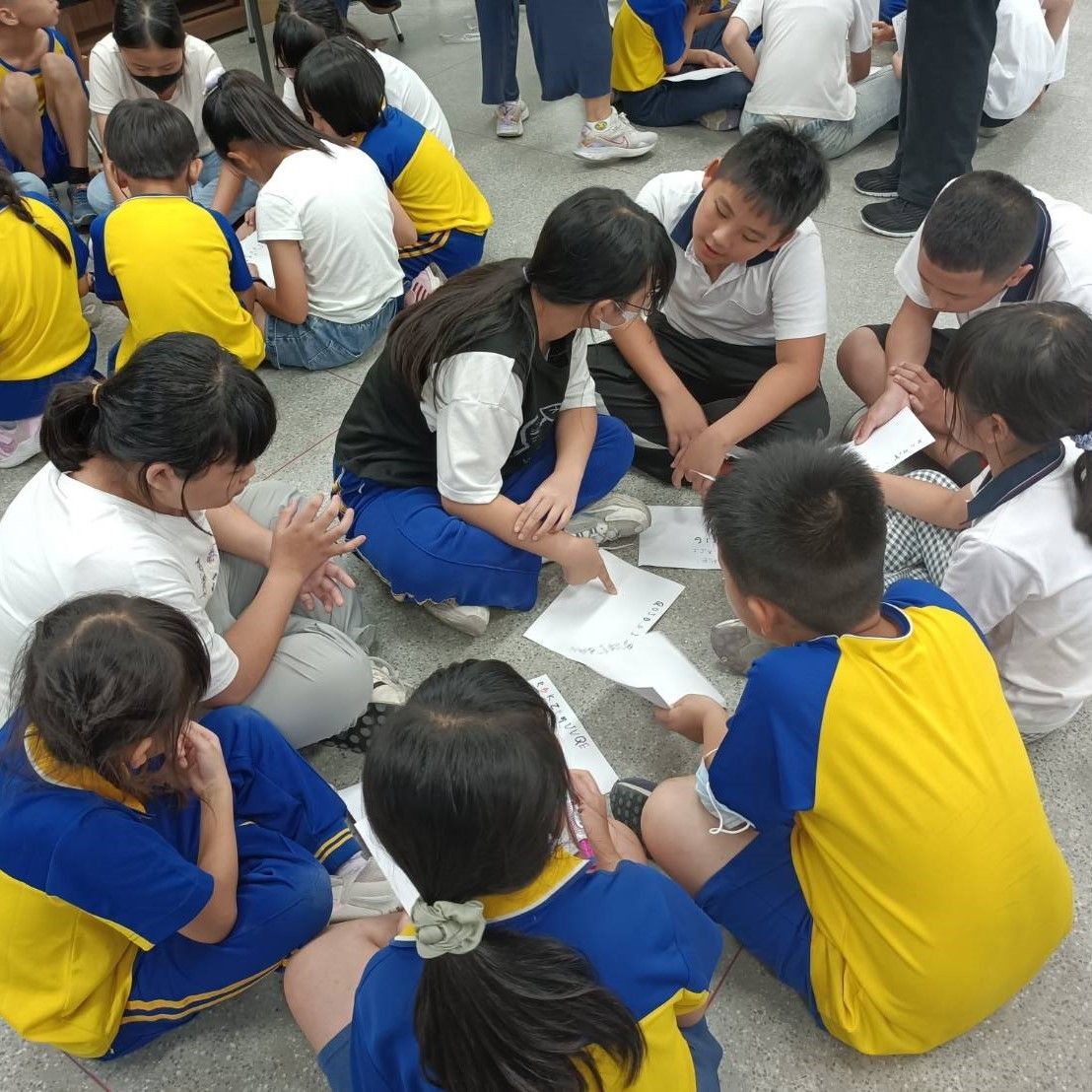 圖6：學童分組競賽拼湊單字遊戲