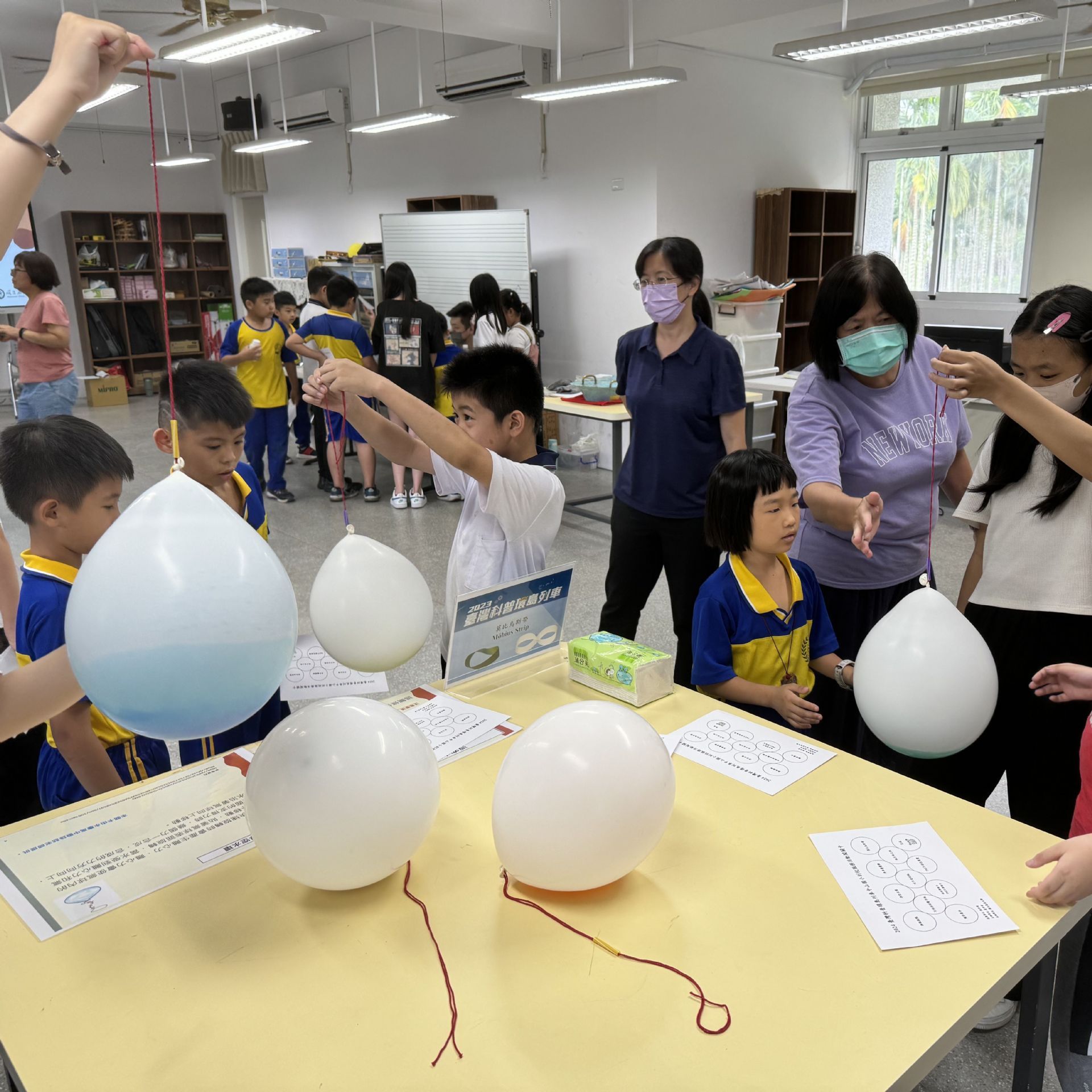 圖3：學童實作浮空水環實驗