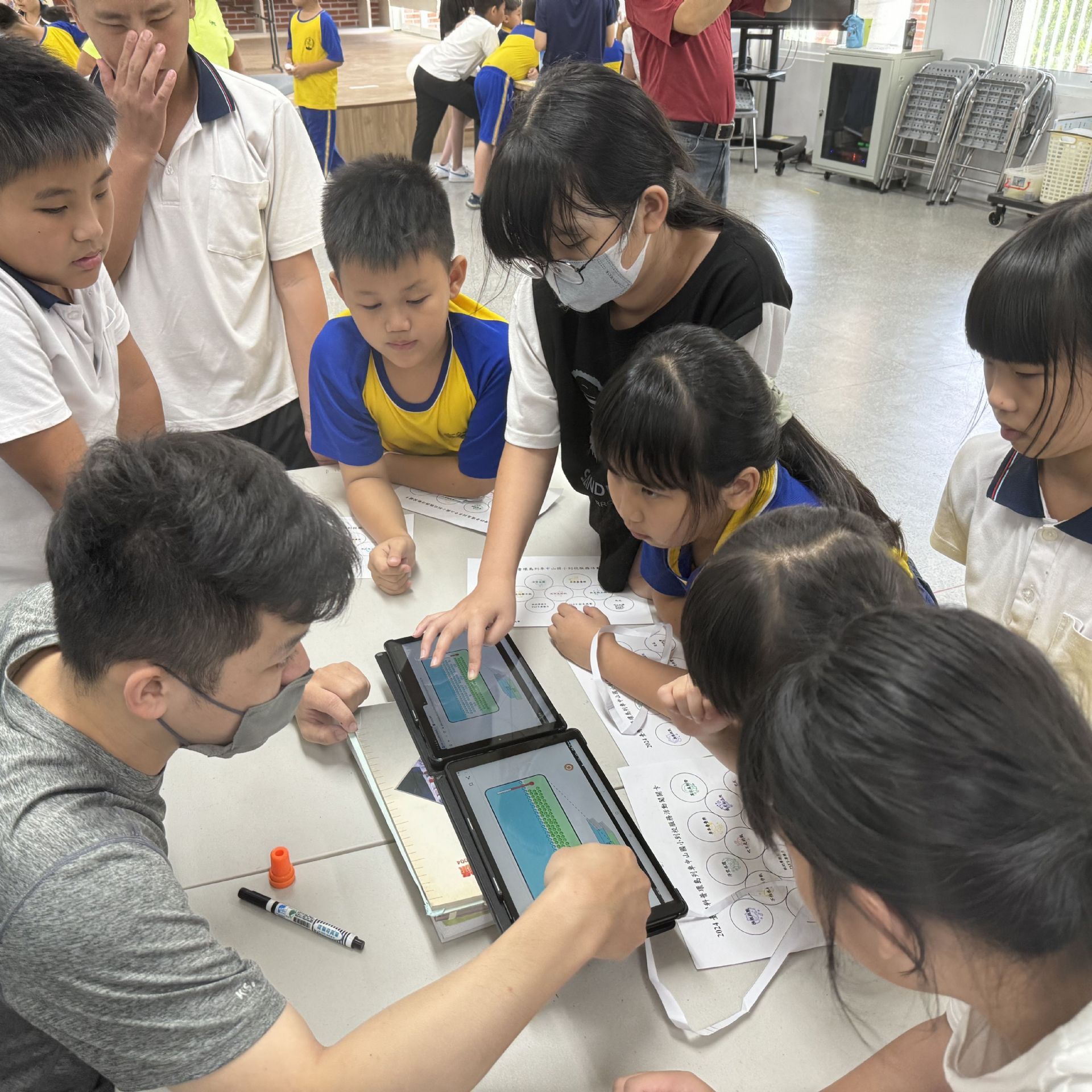 圖5：老師解說PhET-摩擦