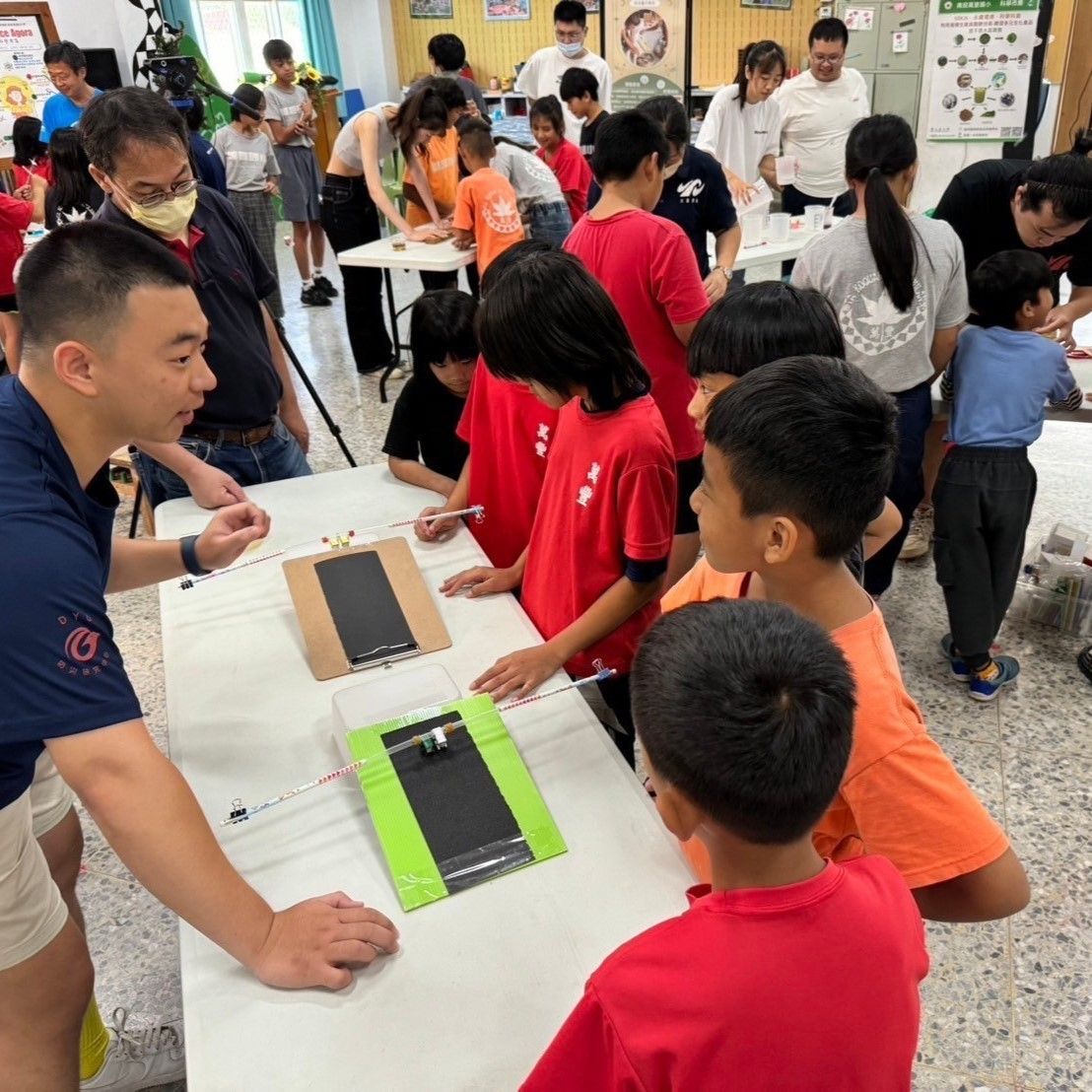 圖6：學童學習摩擦力科學原理