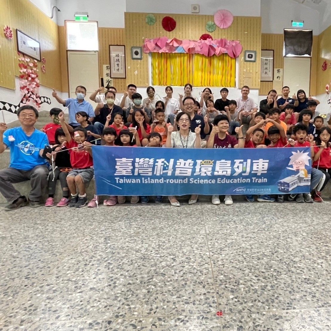 圖1：臺灣科普列車抵達萬豐國小