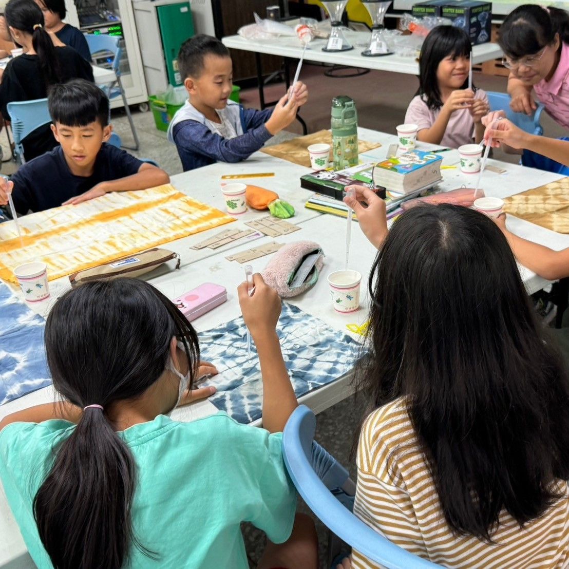 圖3：科學活動體驗(奈米布-蓮葉效應)